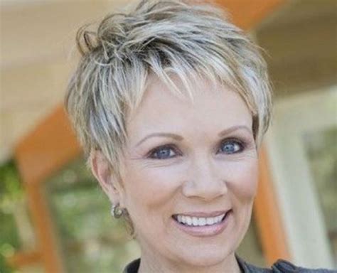 Les cheveux gris vieillissent t'ils quand on les adore après 60ans? 3 coiffures idéales pour une femme de 60 ans