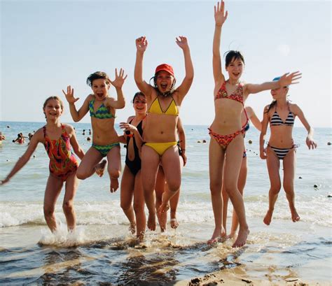 Фото Дети На Пляже 12 Лет — New Freepikru