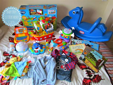 These gift ideas are perfect for a 1 year old. Baby Boy 1st Birthday Gifts ♥ | Dolly Dowsie