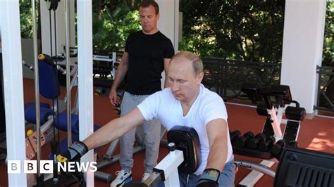 Russia's Putin and Medvedev work out together - BBC News