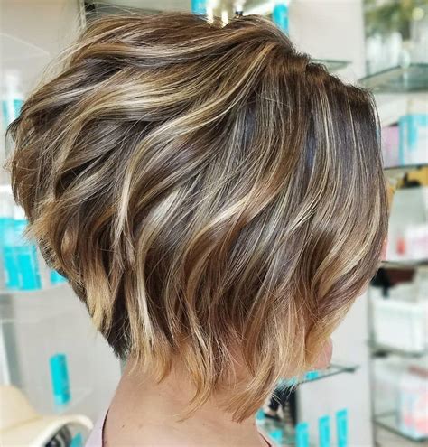 Stacked Wavy Bronde Balayage Bob Modern Short Haircuts Trendy Layered