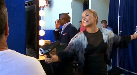 demi lovato narrowly avoids peeing her pants onstage here s how mtv
