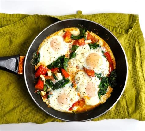 Baked Eggs With Spinach And Tomatoes Recipe Delicious Breakfast Recipe