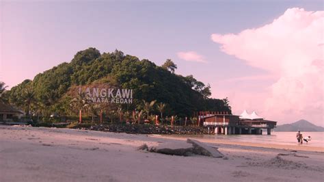 You can also find hotels in pantai cenang close to such sites as langkawi crocodile farm, langkawi sky bridge, and dataran helang. terajubintang7: Pantai Cenang,Langkawi.