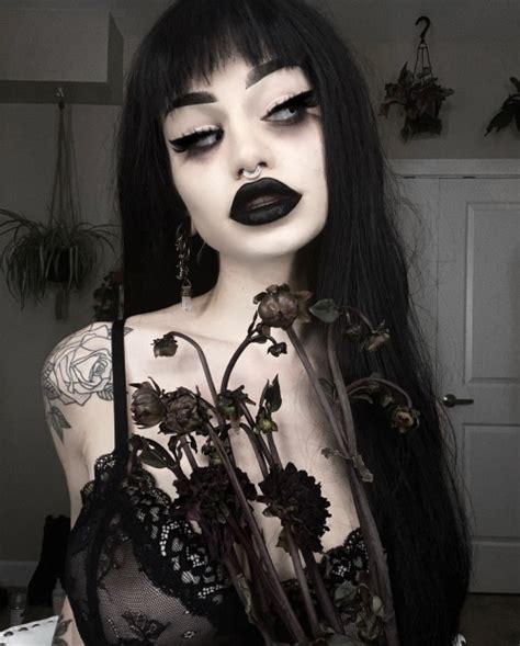 𝕯𝖒𝖔𝖓𝖎𝖐 𝕳𝖊𝖑 ☥ goth beauty gothic beauty dark beauty