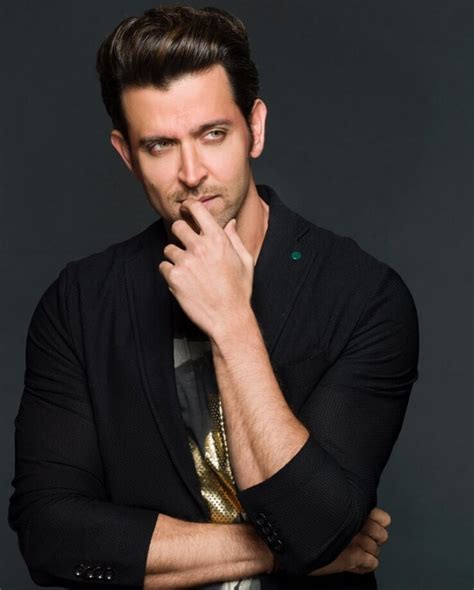 Omg Hrithik Roshan Looks Uber Hot In Black Outfit For His Photoshoot