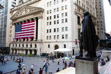 What is the new york stock exchange (nyse)? NYSE Owner: We Aren't Rushing Toward Bitcoin, Yet