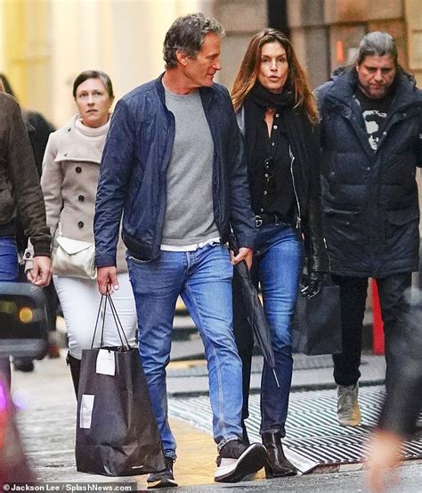 Cindy Crawford And Rande Gerber Grab Some Take Out And Head Over To