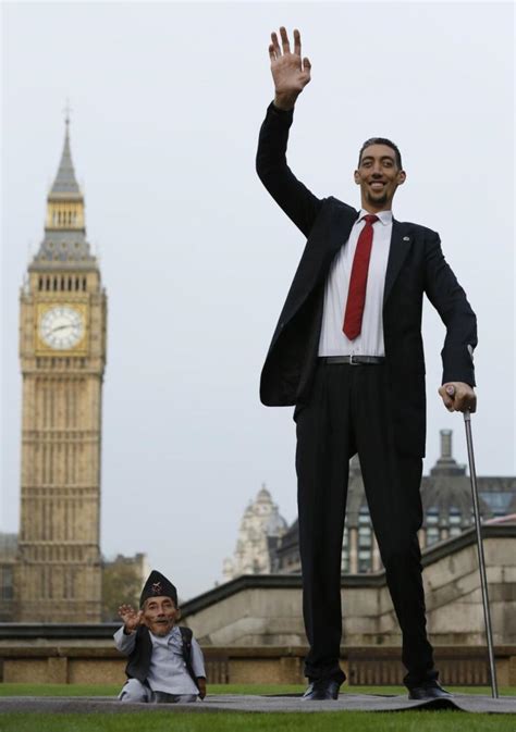 Tallest Shortest Men Meet For Guinness World Records Day Ny Daily News