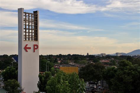 Padang ipoh is a massive park in the center of the city. Images of Ipoh: "Jusco" In Memory