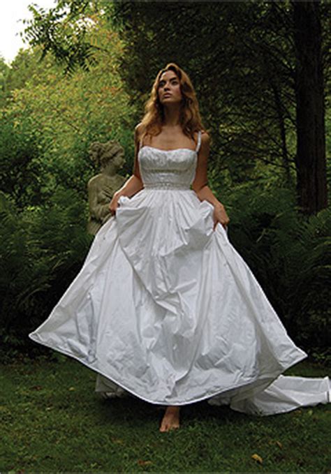 Here is a lists of the most expensive wedding dresses ever manufactured, purchased and actually used. Quick facts about Really Expensive Wedding Dresses