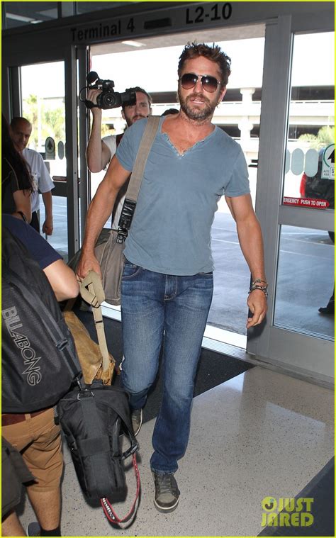 Gerard Butler And His Mystery Brunette Girlfriend Take A Flight Together Photo 3209126 Gerard