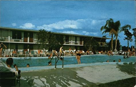 Free wifi, theme park shuttle, breakfast, outdoor pool. Quality Inn International Orlando, FL Postcard