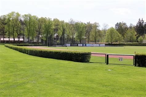 Zimní stadion, officially čez stadion is an indoor sporting arena located in kladno, czech republic. Atletický ovál na Městském stadionu Sletiště | Sportovní ...