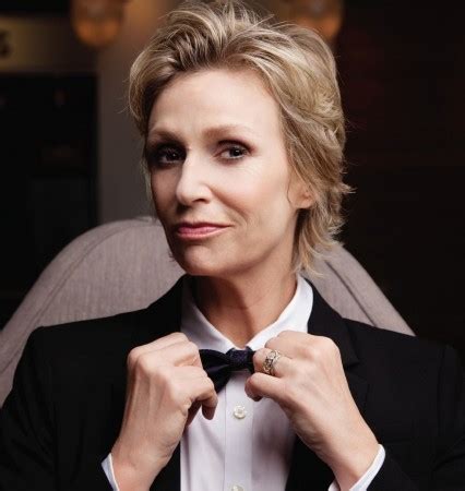 Jane Lynch Has Officially Filed For Divorce From Her Wife Dr Lara Embry Irishcentral Com