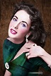 Elizabeth Taylor in 1957 | Elizabeth taylor jewelry, Elizabeth taylor ...
