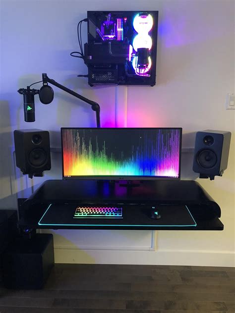 The best gaming desks offer a lot of extra features for a gamers. Small compact but powerful! (With images) | Desktop setup, Video game rooms, Computer desk setup
