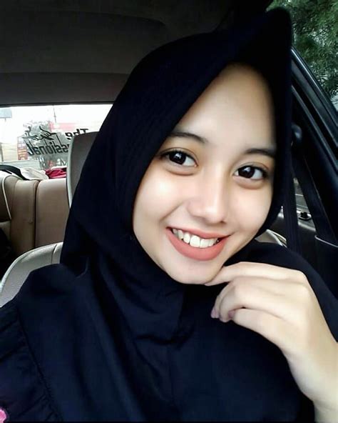 Pin Di Hijab Selfie