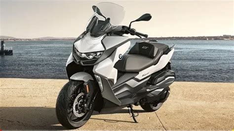 The bmw c650 sport is an a2 licence friendly premium maxi scooter and is powered by a liquid cooled 647 cc parallel twin engine, producing 60 bhp at 7,750 rpm and maximum torque at 6,000 rpm. 2019 BMW C650 Sport Scooter - YouTube