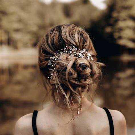 Beautiful Prom Hairstyles Thatll Steal The Show At This Years Dance