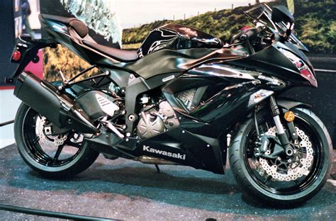 Every sportbike rider wants a clear advantage — a technological edge the competition can't touch. 2003 Kawasaki Ninja ZX-6 R: pics, specs and information ...