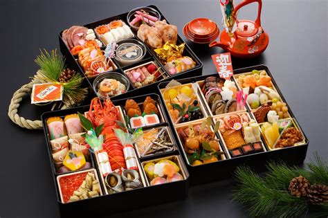 If japanese people are obviously the biggest consumers of raw fish in the world, their cuisine does not stop at sushi. Osechi - Traditional Japanese Food for New Year | Kusuyama