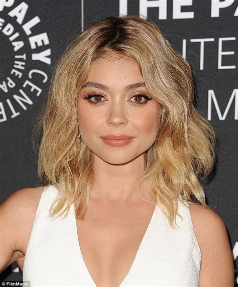 Sarah Hyland Is Unrecognizable With Long Hair And Glasses Daily Mail