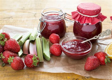 Recette De Confiture Fraise Et Rhubarbe Recette Confiture De Rhubarbe Et Fraise Confiture