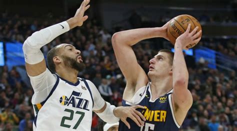 Nikola jokic center of the denver nuggets at 7'1 with 46 career triple doubles at the age of 25. Jokic écoeure Gobert