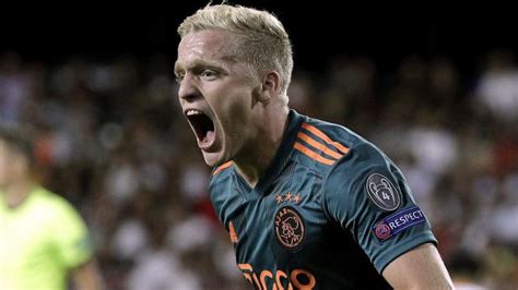 Donny van de beek in 2021: Manchester United battling with Real Madrid for Ajax ...