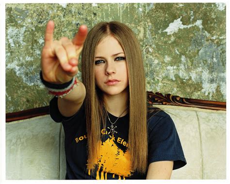 What does avril lavigne's song complicated mean? 15 Reasons Why 00s Girls Loved Avril Lavigne That Aren't ...