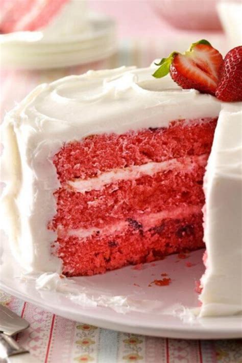 Thoroughly whisk together the sour cream, vegetable oil, eggs, water, and 1/4 cup frosting in a separate bowl, then stir into the cake and pudding mixture. Strawberry Cake (With images) | Dessert recipes, Strawberry cake mix recipes, Easy desserts