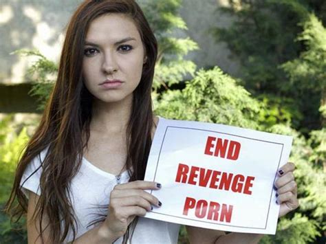 Revenge Porn Facebook Chiede Di Condividere Le Foto Compromettenti My