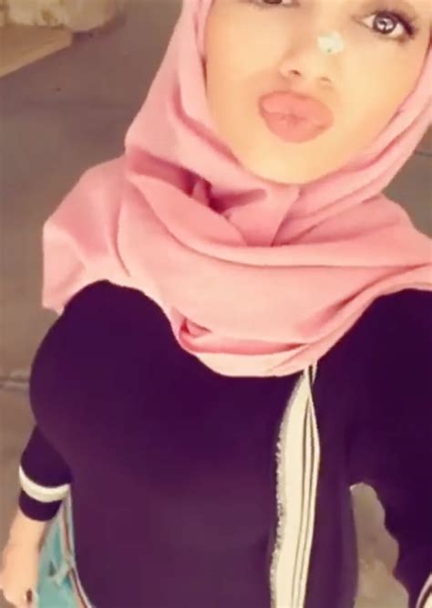 Sexy Hijabi Arabs 1013