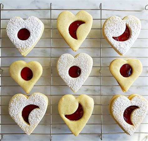 Use them for pie crust, ice cream sandwiches, or top them with frosting and fruit to make mini fruit pizzas. 6 Popular Christmas Cookies in Switzerland - CUISINE HELVETICA