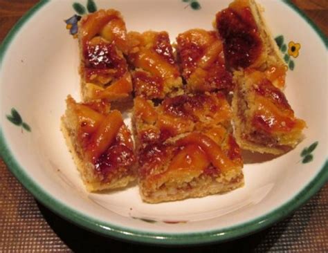 Der teig ist super mürbe und weich und in kombination mit der himbeermarmelade einfach himmlisch. Linzer-Schnitten - Rezept - ichkoche.at