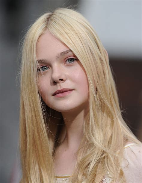 Elle Fanning Women Blonde Actress Celebrity Looking At Viewer