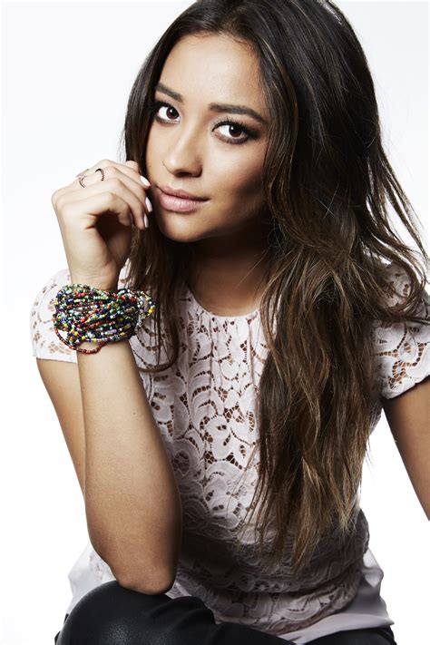 Photos are, sadly, hard to come by as when her feet are bare she usually is, too. Shay Mitchell photo 701 of 1129 pics, wallpaper - photo ...