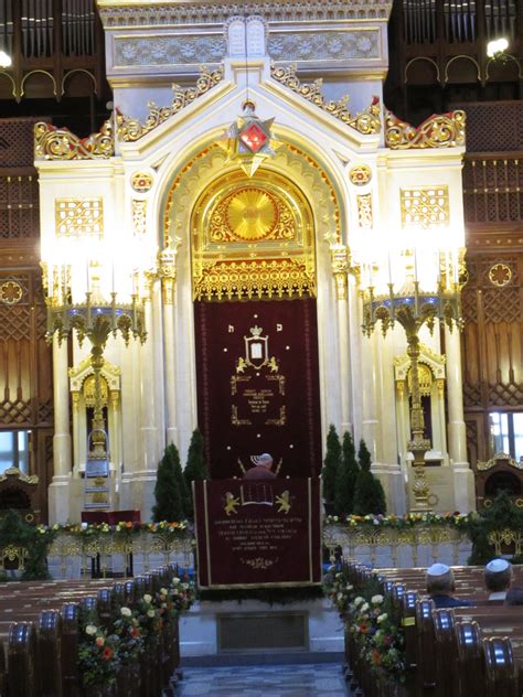 Synagogue church of all nations. Cannundrums: Dohany Street or Great Synagogue - Budapest