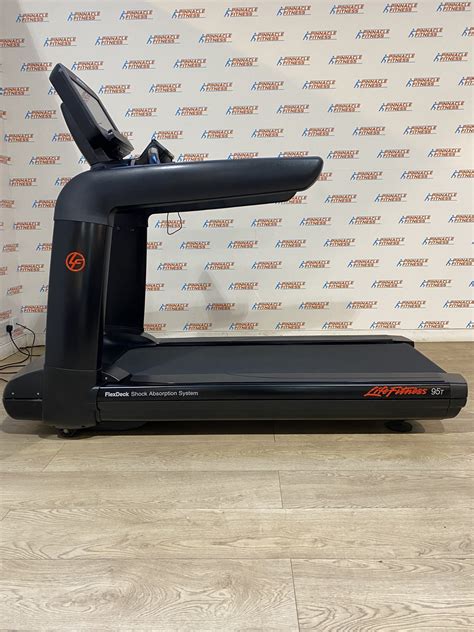 Life Fitness 95t Elevation Treadmill With Discover Se3 Console