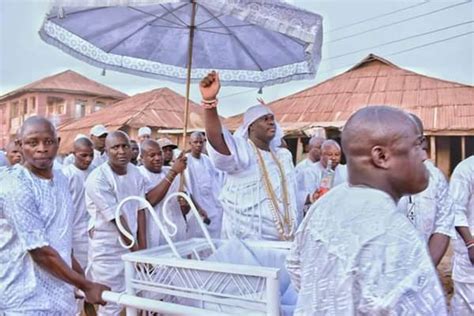 Osoosi Day Ooni Of Ife Steps Out Barefooted From The Palace 2 Itapa