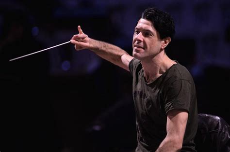 Il compositore musicale e direttore di orchestra, dopo una lunga lotta, si è spento a 48 anni. Chi è Ezio Bosso: Wiki, Biografia, Malattia e Musica