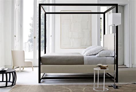 Łóżko z baldachimem sposób na ciekawą sypialnię Galeria