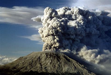 Impressive Historical Photos From Mount St Helens Eruption 40 Years