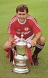 Bryan Robson of Man Utd in 1990. Retro Football, Football Kits ...
