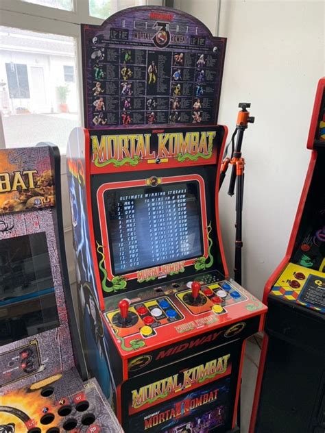 Mortal Kombat Arcade Cabinet The Cabinet Design Is Very Nice