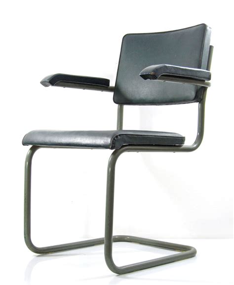 Arm chair dimensions 24 3/4 w x 32 1/2 h x 20 1/2 d. Marcel Breuer style vintage Bauhaus cantilever chair