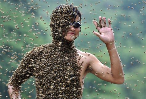 Chinese Beekeeper Wears Pound Suit Of Buzzing Bees PHOTOS IBTimes