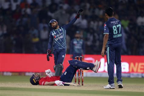 Pakistan Beats Bangladesh By Seven Wickets At Nz Tri Series Ap News