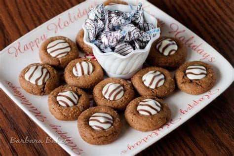 Perfect for christmas, these cookies are a favorite! White Chocolate Kissed Gingerbread Cookies